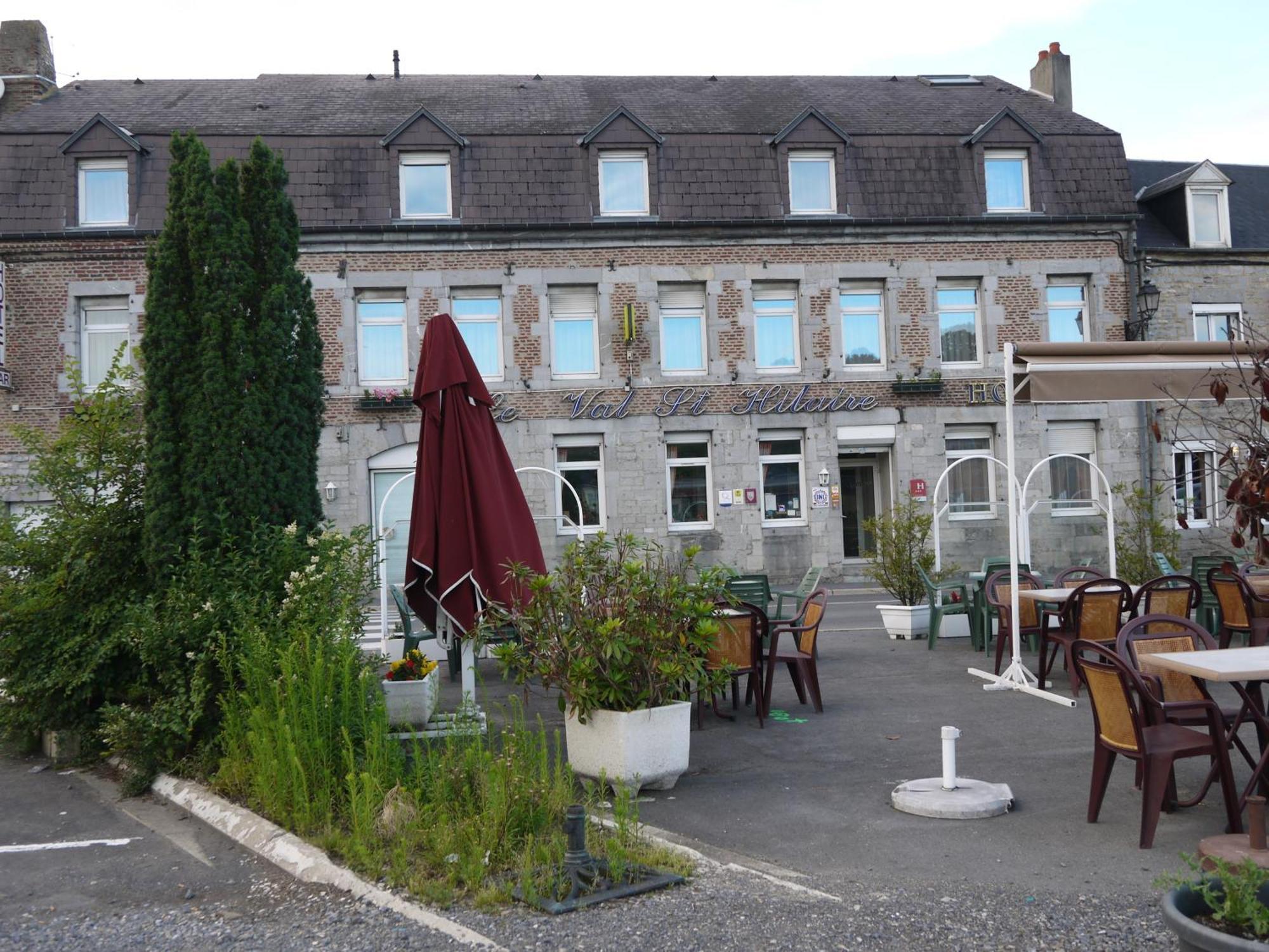 Hotel Val Saint Hilaire Givet Exterior foto