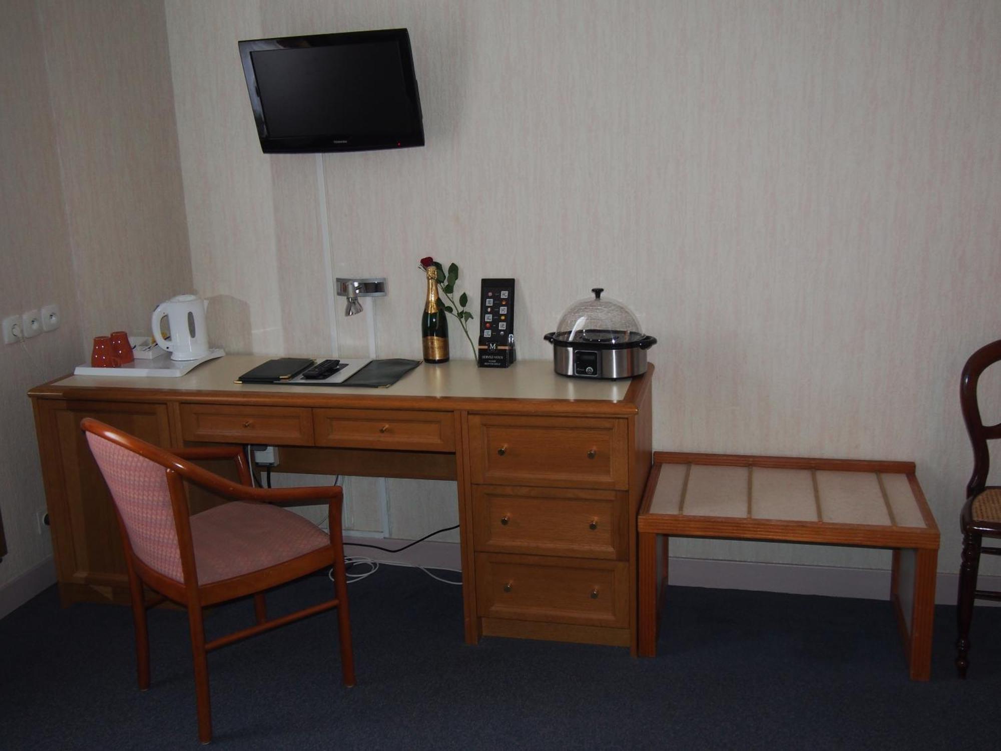 Hotel Val Saint Hilaire Givet Habitación foto