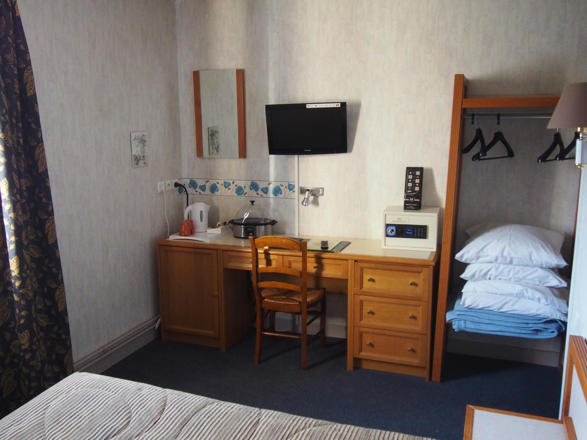 Hotel Val Saint Hilaire Givet Habitación foto