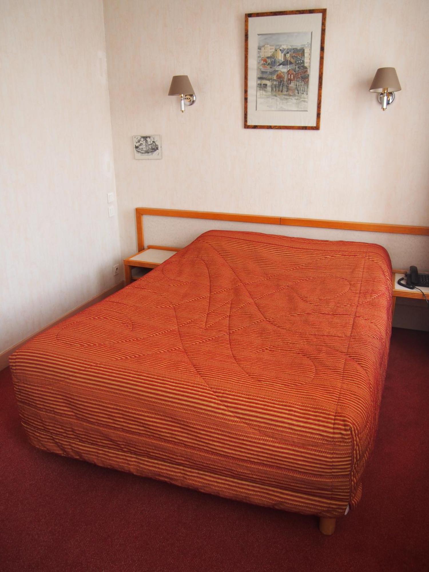 Hotel Val Saint Hilaire Givet Habitación foto